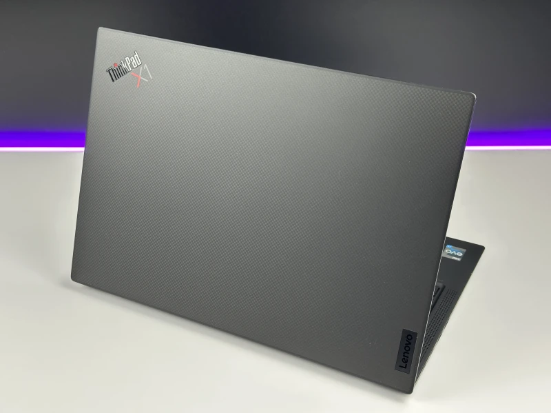 Lenovo ThinkPad X1 Carbon Gen 11 z i7-1355U, 32GB RAM i ekranem 14" OLED 2.8K. Ultralekki laptop biznesowy z Intel Iris Xe, modemem LTE.