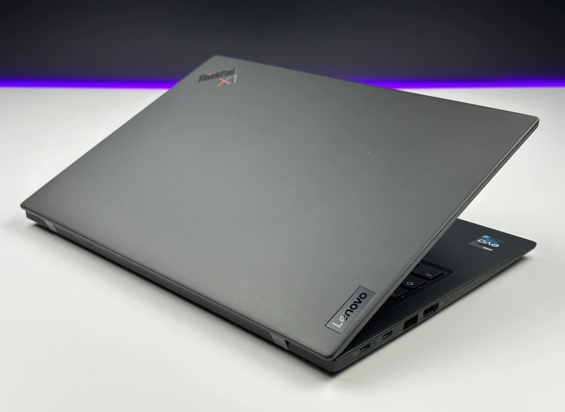 Lenovo ThinkPad X1 Carbon Gen 11 z i7-1355U, 32GB RAM i ekranem 14" OLED 2.8K. Ultralekki laptop biznesowy z Intel Iris Xe, modemem LTE.