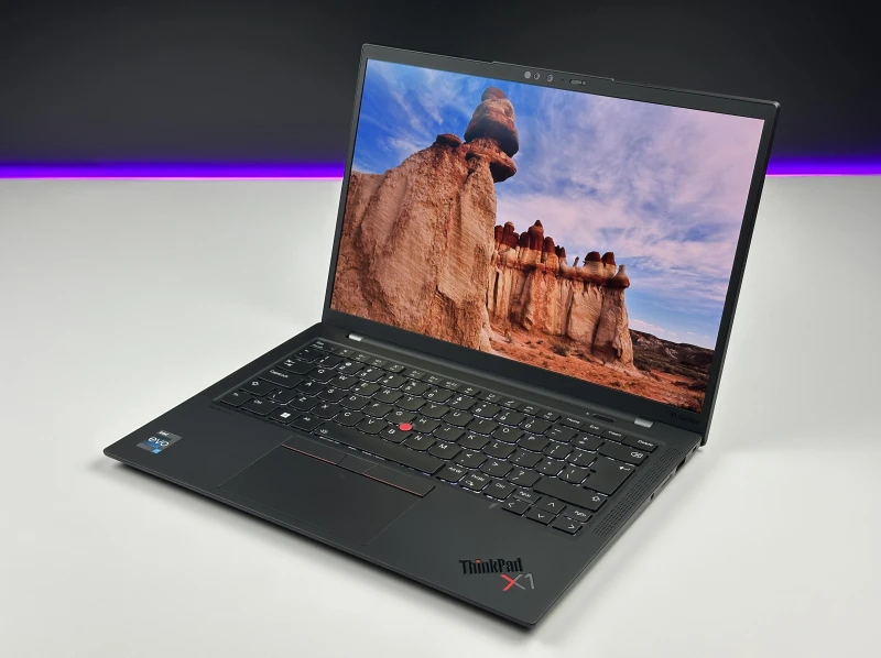 Lenovo ThinkPad X1 Carbon Gen 11 z i7-1355U, 32GB RAM i ekranem 14" OLED 2.8K. Ultralekki laptop biznesowy z Intel Iris Xe, modemem LTE.