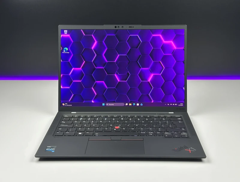 Lenovo ThinkPad X1 Carbon Gen 11 z i7-1355U, 32GB RAM i ekranem 14" OLED 2.8K. Ultralekki laptop biznesowy z Intel Iris Xe, modemem LTE.