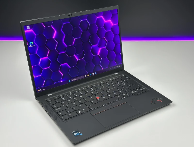 Lenovo ThinkPad X1 Carbon Gen 11 z i7-1355U, 32GB RAM i ekranem 14" OLED 2.8K. Ultralekki laptop biznesowy z Intel Iris Xe, modemem LTE.
