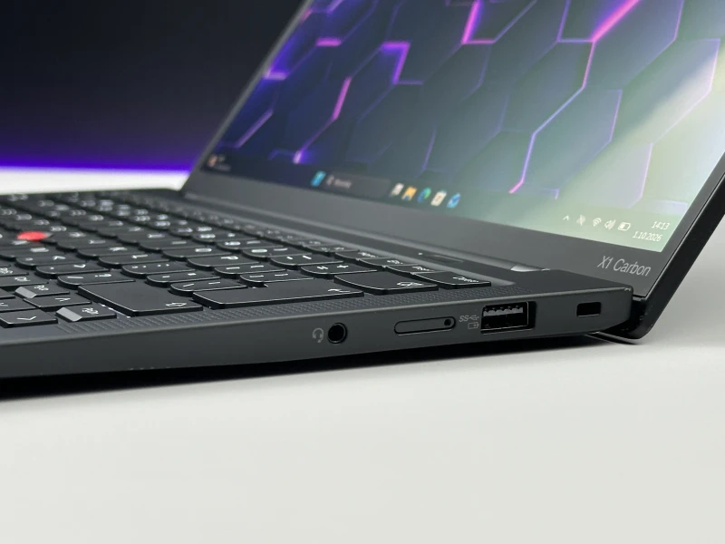 Lenovo ThinkPad X1 Carbon Gen 11 z i7-1355U, 32GB RAM i ekranem 14" OLED 2.8K. Ultralekki laptop biznesowy z Intel Iris Xe, modemem LTE.