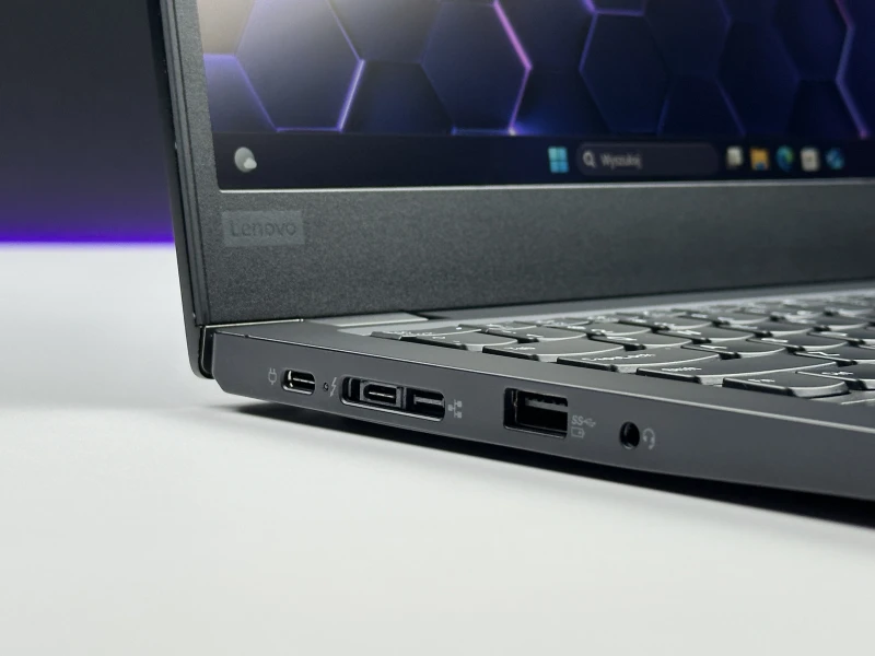 Lenovo ThinkPad L13 Gen 2 z procesorem i5-1145G7, 16GB RAM i ekranem 13.3" FHD. Kompaktowy laptop z Intel Iris Xe Graphics i klawiaturą US.