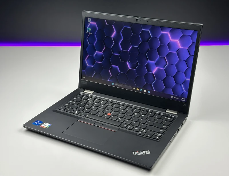 Lenovo ThinkPad L13 Gen 2 z procesorem i5-1145G7, 16GB RAM i ekranem 13.3" FHD. Kompaktowy laptop z Intel Iris Xe Graphics i klawiaturą US.