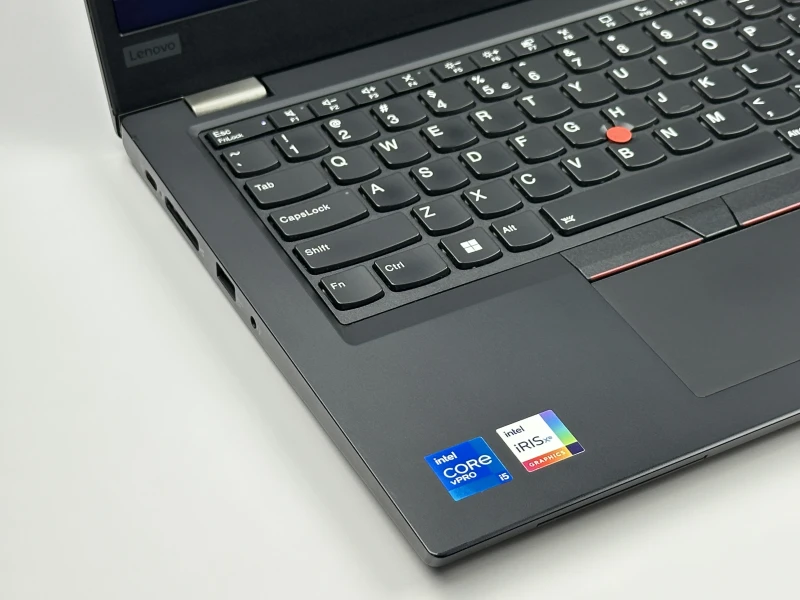 Lenovo ThinkPad L13 Gen 2 z procesorem i5-1145G7, 16GB RAM i ekranem 13.3" FHD. Kompaktowy laptop z Intel Iris Xe Graphics i klawiaturą US.