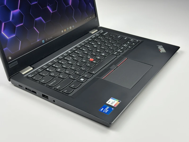 Lenovo ThinkPad L13 Gen 2 z procesorem i5-1145G7, 16GB RAM i ekranem 13.3" FHD. Kompaktowy laptop z Intel Iris Xe Graphics i klawiaturą US.