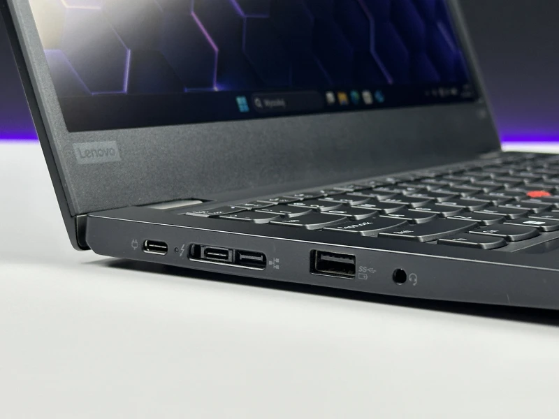 Lenovo ThinkPad L13 Gen 2 z procesorem i5-1145G7, 16GB RAM i ekranem 13.3" FHD. Kompaktowy laptop z Intel Iris Xe Graphics i klawiaturą US.