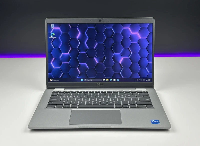 Dell Latitude 5330 – i5-1245U, 8GB RAM i FHD 13.3". Lekki biznesowy ultrabook z klawiaturą US. Idealny do pracy mobilnej, nauki i codziennych zadań.