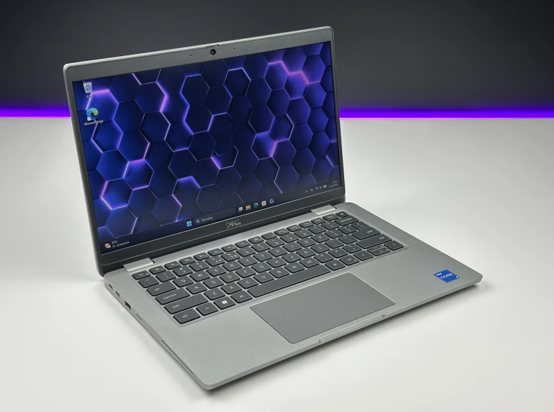 Dell Latitude 5330 – i5-1245U, 8GB RAM i FHD 13.3". Lekki biznesowy ultrabook z klawiaturą US. Idealny do pracy mobilnej, nauki i codziennych zadań.