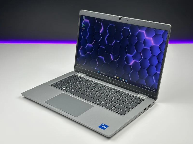 Dell Latitude 5330 – i5-1245U, 8GB RAM i FHD 13.3". Lekki biznesowy ultrabook z klawiaturą US. Idealny do pracy mobilnej, nauki i codziennych zadań.