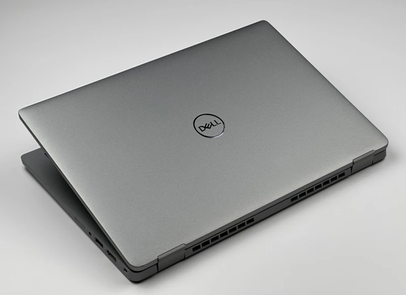 Dell Latitude 5330 – i5-1245U, 8GB RAM i FHD 13.3". Lekki biznesowy ultrabook z klawiaturą US. Idealny do pracy mobilnej, nauki i codziennych zadań.