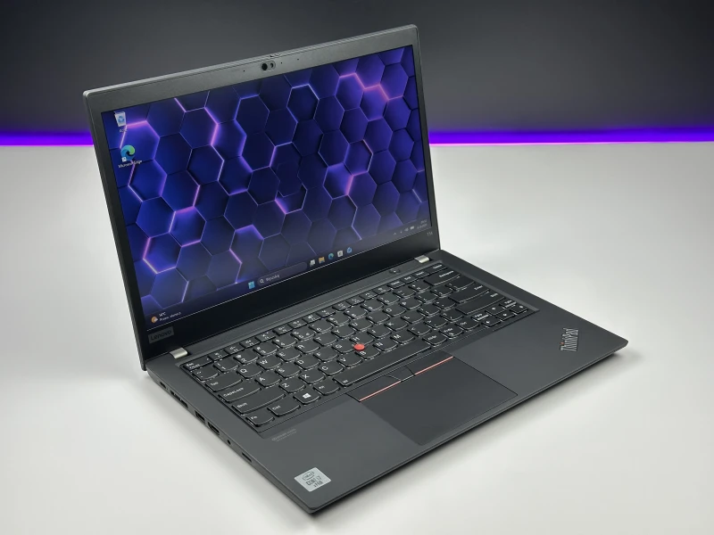 Lenovo ThinkPad T14 Gen 1 - i7-10610U, ekran 14" FHD. Biznesowy laptop z klawiaturą US (QWERTY PL), idealny do pracy biurowej i mobilnej.