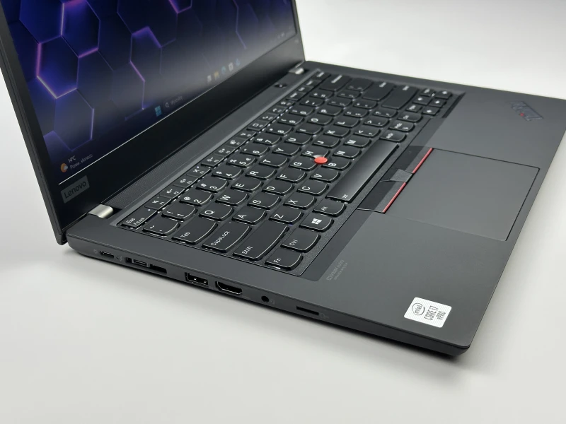 Lenovo ThinkPad T14 Gen 1 - i7-10610U, ekran 14" FHD. Biznesowy laptop z klawiaturą US (QWERTY PL), idealny do pracy biurowej i mobilnej.