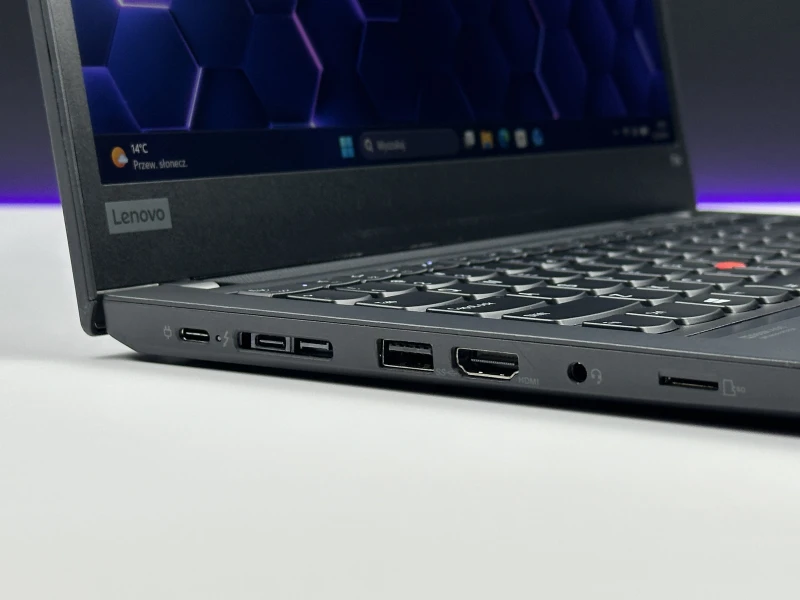 Lenovo ThinkPad T14 Gen 1 - i7-10610U, ekran 14" FHD. Biznesowy laptop z klawiaturą US (QWERTY PL), idealny do pracy biurowej i mobilnej.