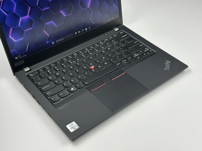 Lenovo ThinkPad T14 Gen 1 - i7-10610U, ekran 14" FHD. Biznesowy laptop z klawiaturą US (QWERTY PL), idealny do pracy biurowej i mobilnej.
