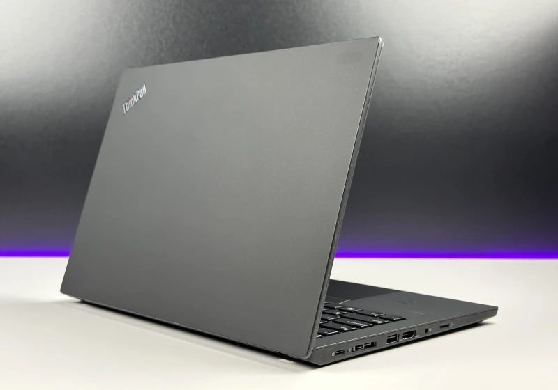 Lenovo ThinkPad T14 Gen 2 z i5-1145G7 i ekranem 14" FHD. Intel Iris Xe Graphics, modem LTE i klawiatura US — mobilny zestaw do pracy poza biurem.