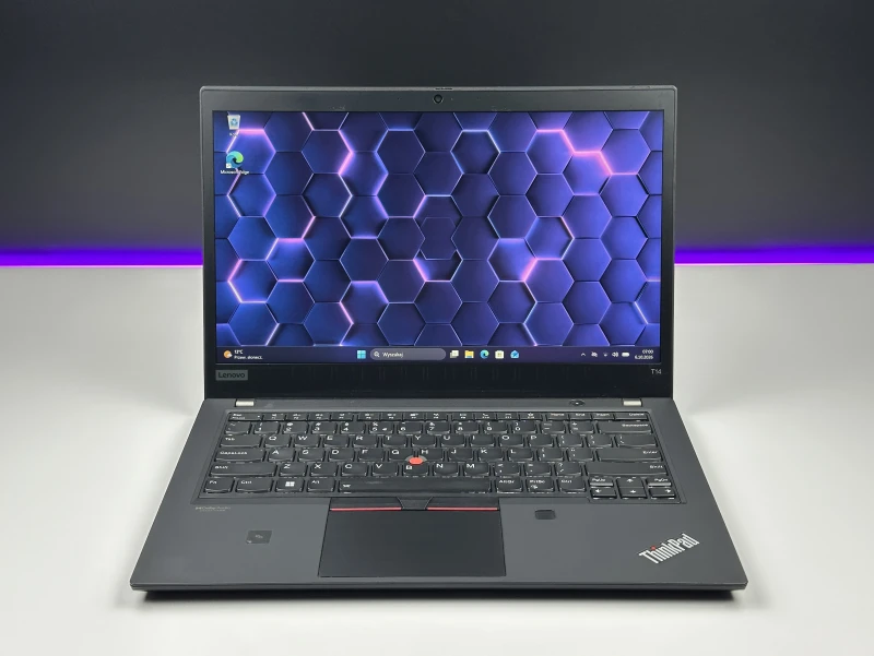 Lenovo ThinkPad T14 Gen 2 z i5-1145G7 i ekranem 14" FHD. Intel Iris Xe Graphics, modem LTE i klawiatura US — mobilny zestaw do pracy poza biurem.