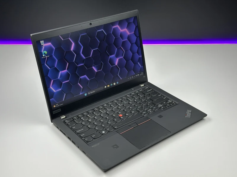 Lenovo ThinkPad T14 Gen 2 z i5-1145G7 i ekranem 14" FHD. Intel Iris Xe Graphics, modem LTE i klawiatura US — mobilny zestaw do pracy poza biurem.