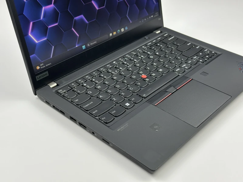 Lenovo ThinkPad T14 Gen 2 z i5-1145G7 i ekranem 14" FHD. Intel Iris Xe Graphics, modem LTE i klawiatura US — mobilny zestaw do pracy poza biurem.