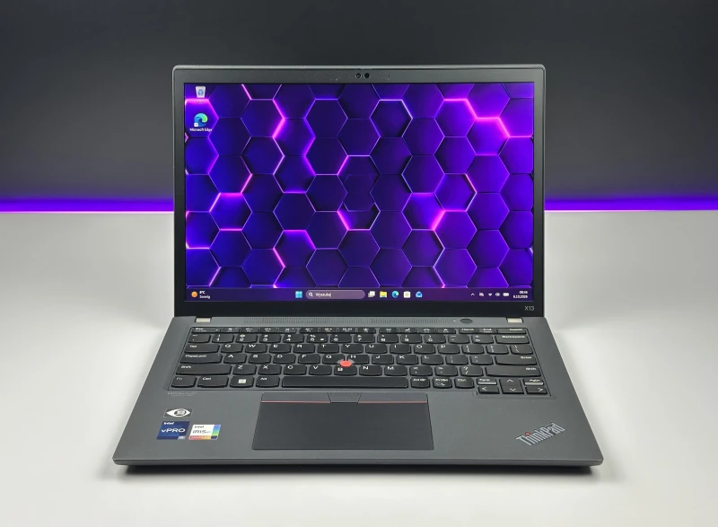 Lenovo ThinkPad X13 Gen 3 z procesorem i5-1245U, 16GB RAM i ekranem 13.3" FHD+. Ultralekki laptop z Intel Iris Xe i czytnikiem linii papilarnych.