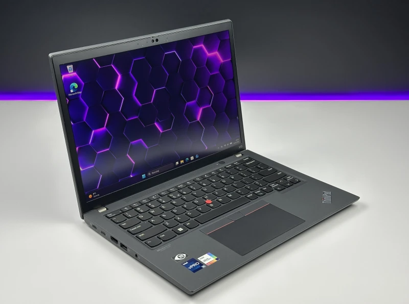 Lenovo ThinkPad X13 Gen 3 z procesorem i5-1245U, 16GB RAM i ekranem 13.3" FHD+. Ultralekki laptop z Intel Iris Xe i czytnikiem linii papilarnych.
