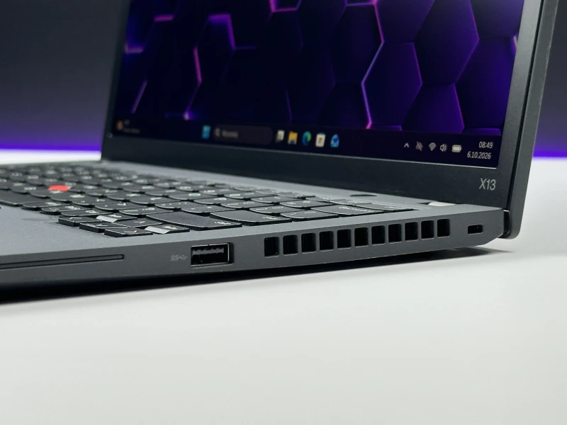 Lenovo ThinkPad X13 Gen 3 z procesorem i5-1245U, 16GB RAM i ekranem 13.3" FHD+. Ultralekki laptop z Intel Iris Xe i czytnikiem linii papilarnych.