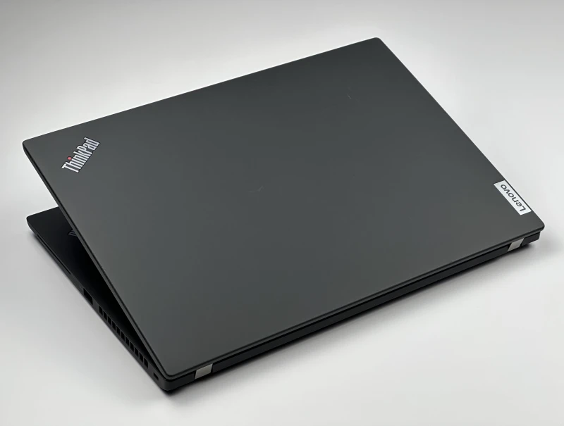 Lenovo ThinkPad X13 Gen 3 z procesorem i5-1245U, 16GB RAM i ekranem 13.3" FHD+. Ultralekki laptop z Intel Iris Xe i czytnikiem linii papilarnych.