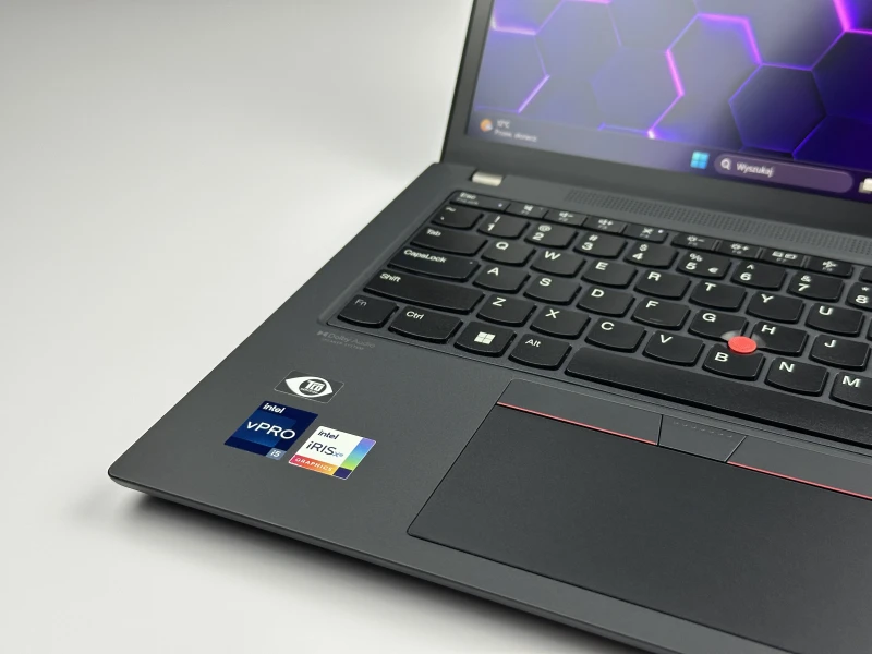 Lenovo ThinkPad X13 Gen 3 z procesorem i5-1245U, 16GB RAM i ekranem 13.3" FHD+. Ultralekki laptop z Intel Iris Xe i czytnikiem linii papilarnych.