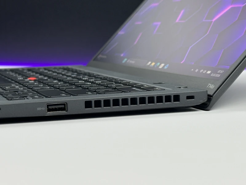 Lenovo ThinkPad T14s Gen 3 z i7-1255U, ekranem 14" FHD+ i Intel Iris Xe Graphics. Smukły laptop biznesowy z modemem LTE i klawiaturą US.