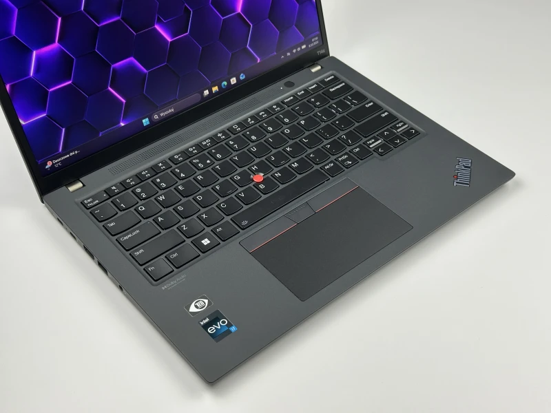 Lenovo ThinkPad T14s Gen 3 z i7-1255U, ekranem 14" FHD+ i Intel Iris Xe Graphics. Smukły laptop biznesowy z modemem LTE i klawiaturą US.