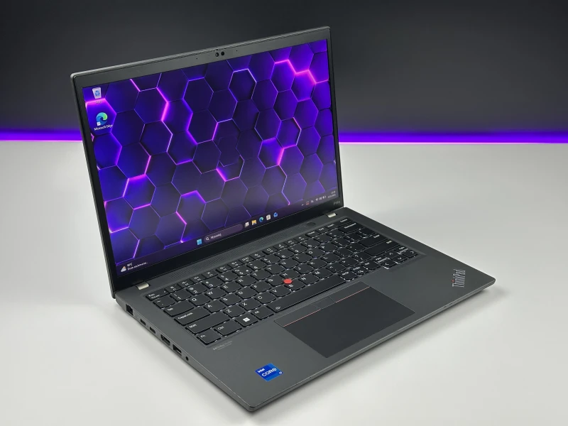 Lenovo ThinkPad P14s Gen 3 z procesorem i7-1260P, ekranem 14" i NVIDIA T550. Mobilna stacja robocza z klawiaturą US i modemem LTE.