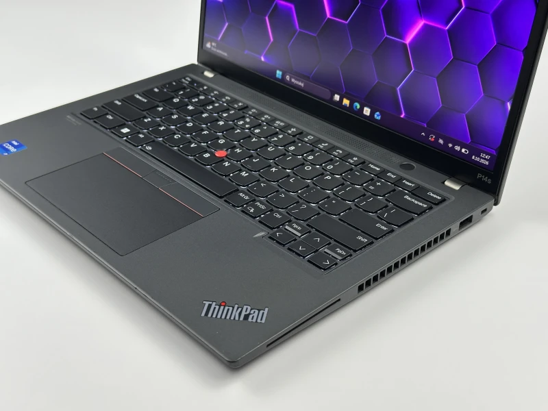 Lenovo ThinkPad P14s Gen 3 z procesorem i7-1260P, ekranem 14" i NVIDIA T550. Mobilna stacja robocza z klawiaturą US i modemem LTE.