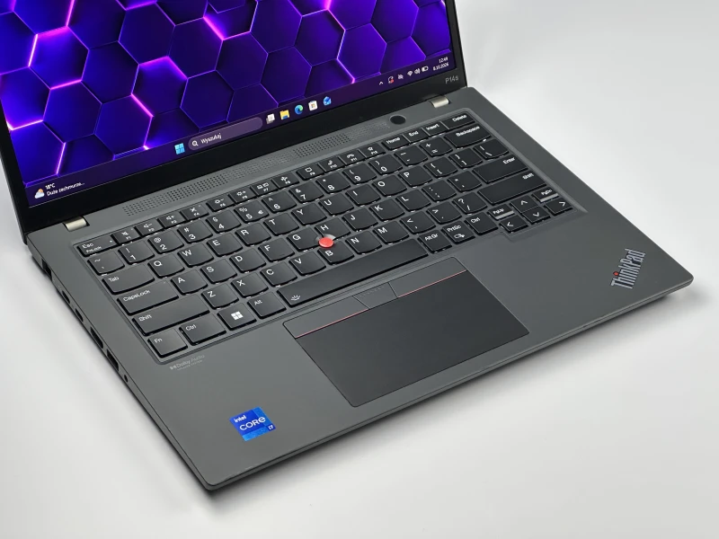Lenovo ThinkPad P14s Gen 3 z procesorem i7-1260P, ekranem 14" i NVIDIA T550. Mobilna stacja robocza z klawiaturą US i modemem LTE.