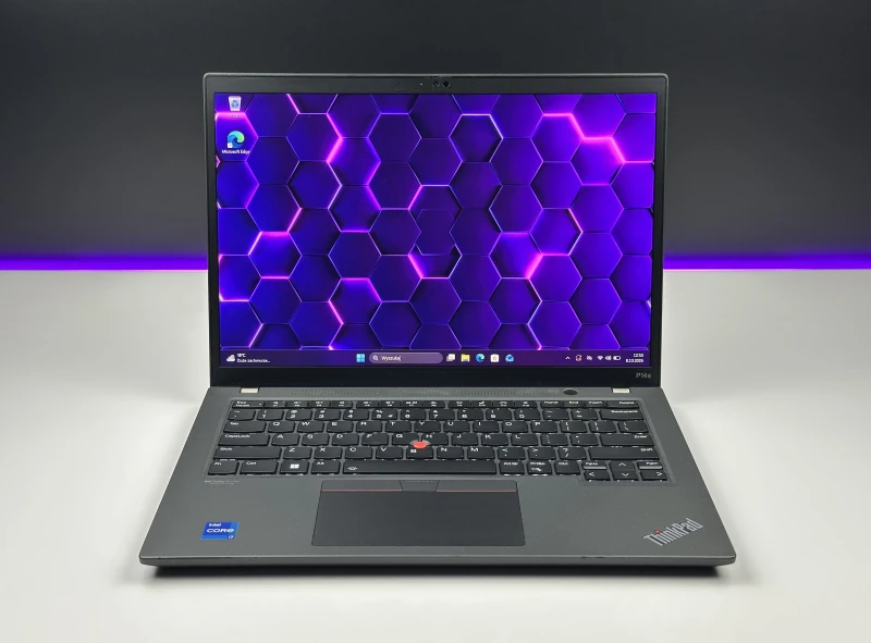 Lenovo ThinkPad P14s Gen 3 z procesorem i7-1260P, ekranem 14" i NVIDIA T550. Mobilna stacja robocza z klawiaturą US i modemem LTE.