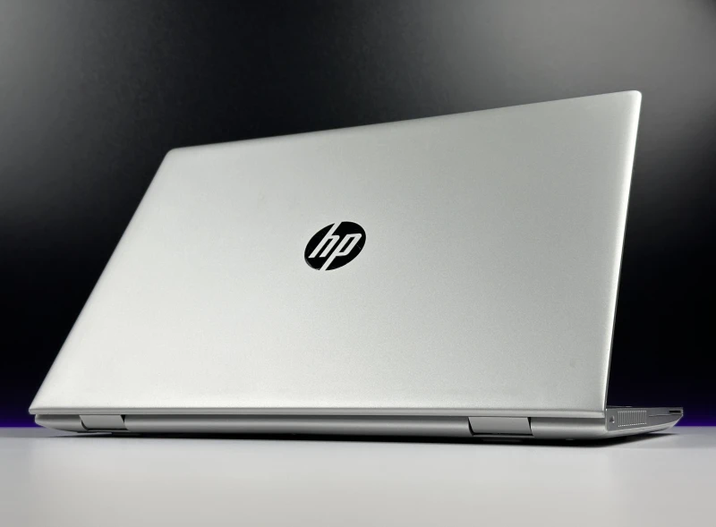 HP ProBook 650 G5 z procesorem i5-8365U, ekranem 15.6" FHD i Intel UHD Graphics 620. Laptop biznesowy z klawiaturą US i złączem USB-C.