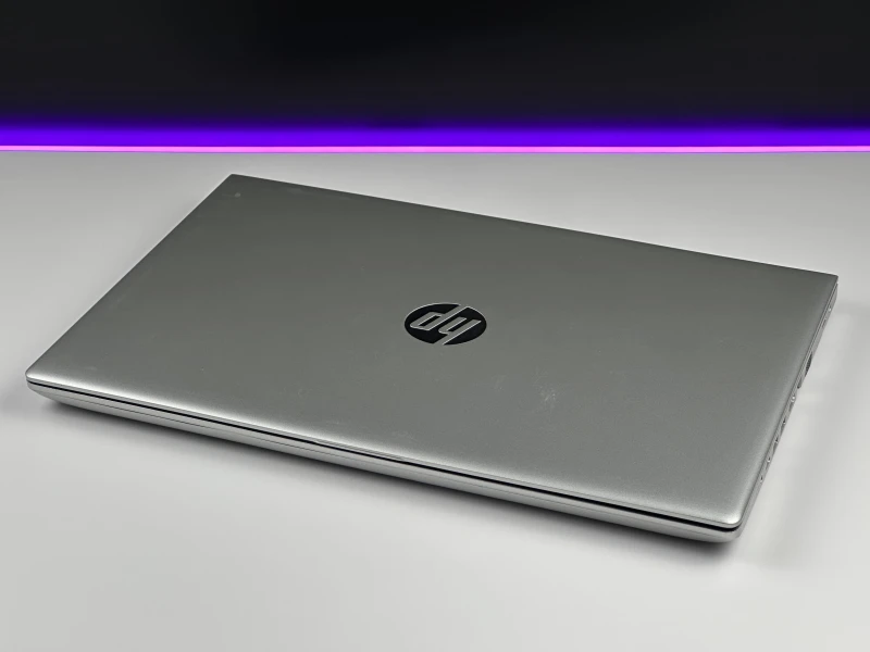 HP ProBook 650 G5 z procesorem i5-8365U, ekranem 15.6" FHD i Intel UHD Graphics 620. Laptop biznesowy z klawiaturą US i złączem USB-C.