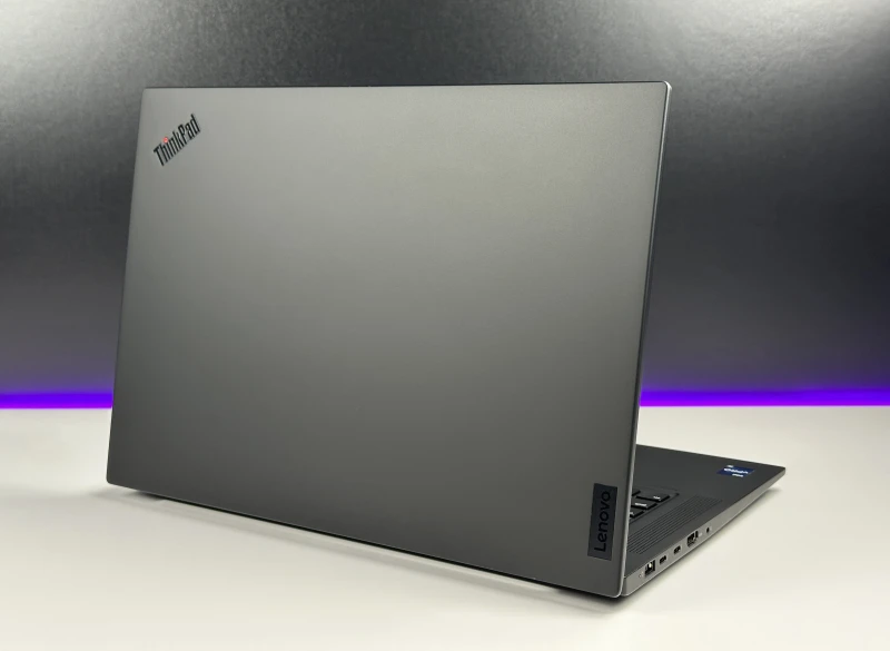 Lenovo ThinkPad P1 Gen 6 i9-13900H, RTX 2000 Ada, 16" FHD+, DDR5 – mobilna stacja robocza z Wi-Fi 6E i klawiaturą US do pracy profesjonalnej.