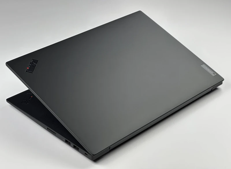 Lenovo ThinkPad P1 Gen 6 i9-13900H, RTX 2000 Ada, 16" FHD+, DDR5 – mobilna stacja robocza z Wi-Fi 6E i klawiaturą US do pracy profesjonalnej.