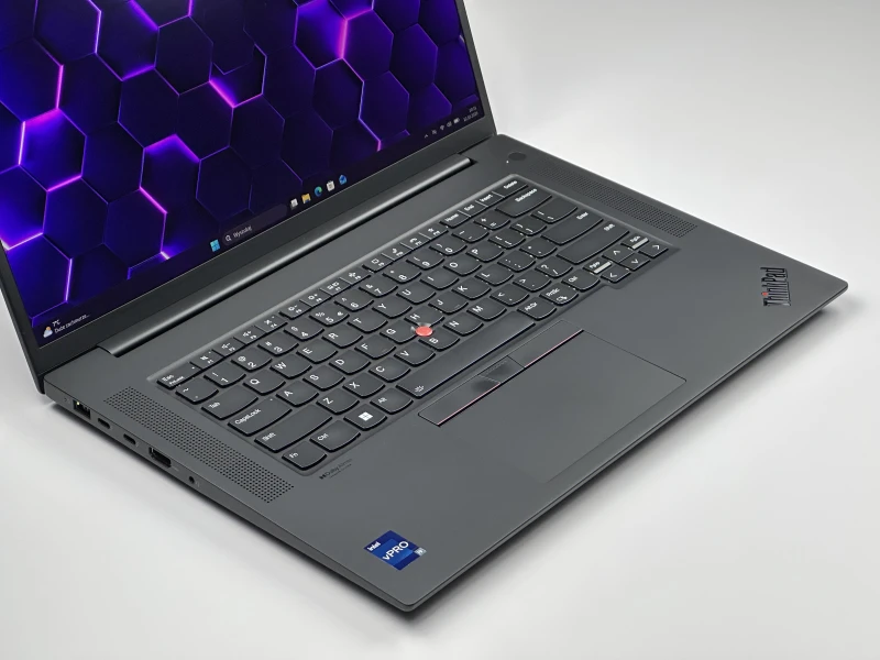 Lenovo ThinkPad P1 Gen 6 i9-13900H, RTX 2000 Ada, 16" FHD+, DDR5 – mobilna stacja robocza z Wi-Fi 6E i klawiaturą US do pracy profesjonalnej.