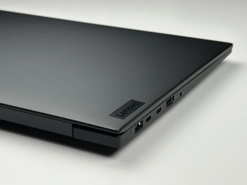 Lenovo ThinkPad P1 Gen 6 i9-13900H, RTX 2000 Ada, 16" FHD+, DDR5 – mobilna stacja robocza z Wi-Fi 6E i klawiaturą US do pracy profesjonalnej.