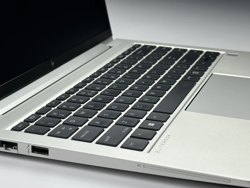 HP Elite mt645 G7 Ryzen 5 5625U, 14" FHD – biznesowy laptop do pracy mobilnej i biurowej z klawiaturą US i wysoką wydajnością.