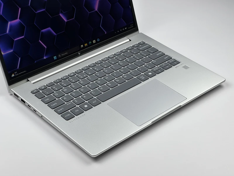 HP Elite mt645 G8 Ryzen 5 7535U, 14" FHD+ – wydajny laptop biznesowy do pracy mobilnej i biurowej z klawiaturą US.