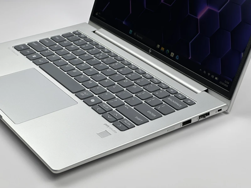 HP Elite mt645 G8 Ryzen 5 7535U, 14" FHD+ – wydajny laptop biznesowy do pracy mobilnej i biurowej z klawiaturą US.