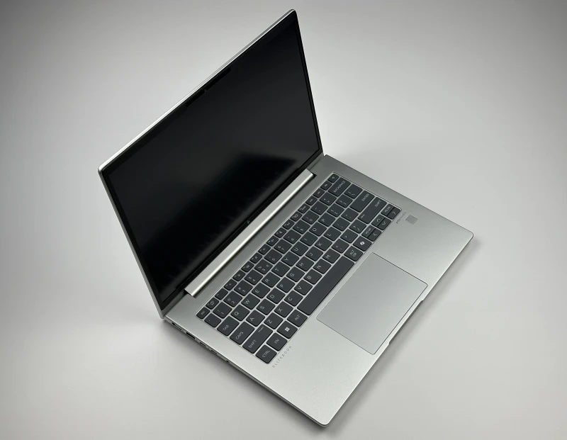 HP Elite mt645 G8 Ryzen 5 7535U, 14" FHD+ – wydajny laptop biznesowy do pracy mobilnej i biurowej z klawiaturą US.
