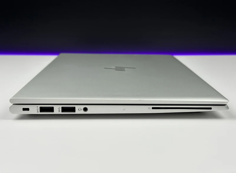 HP EliteBook 830 G8 – wydajność i prywatność w kompaktowej formie. Procesor i7-1185G7, matryca FHD i ekran Sure View dla pełnego bezpieczeństwa.