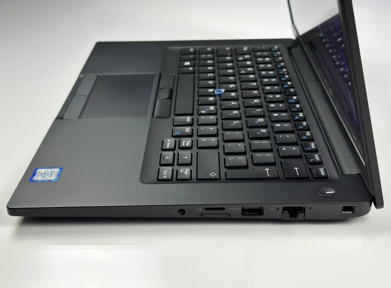 Dell Latitude 7490 z procesorem i5-8350U i Intel UHD Graphics 620. Laptop biznesowy z modemem LTE do pracy z dostępem do sieci poza biurem.