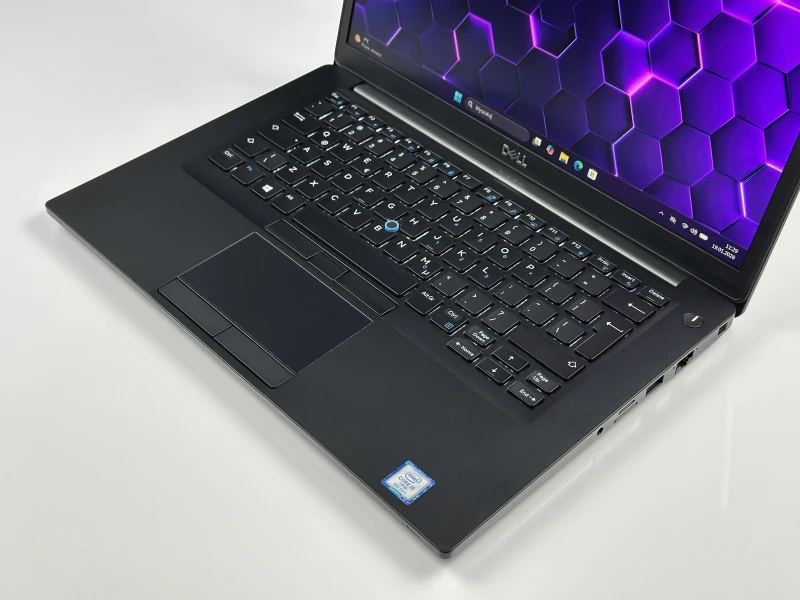 Dell Latitude 7490 z procesorem i5-8350U i Intel UHD Graphics 620. Laptop biznesowy z modemem LTE do pracy z dostępem do sieci poza biurem.