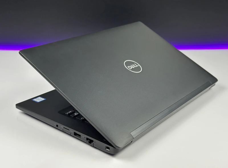 Dell Latitude 7490 z procesorem i5-8350U i Intel UHD Graphics 620. Laptop biznesowy z modemem LTE do pracy z dostępem do sieci poza biurem.