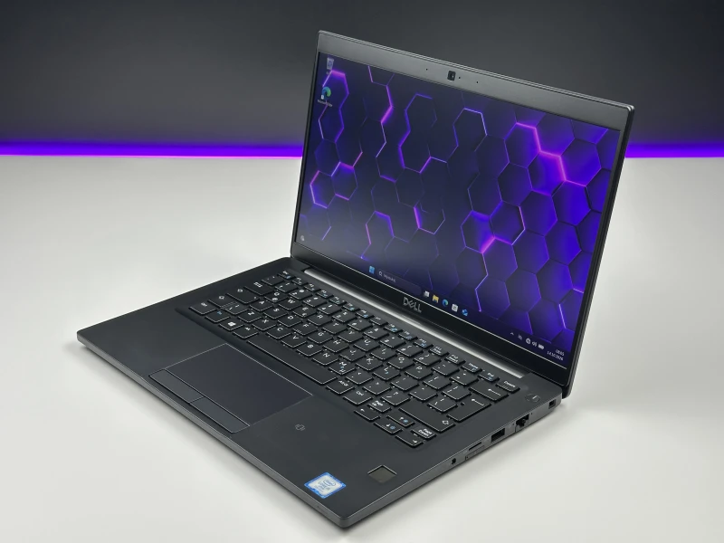 Dell Latitude 7390 z procesorem i5-7300U i Intel HD Graphics 620. Kompaktowy laptop biznesowy z modemem LTE do wygodnej pracy mobilnej.