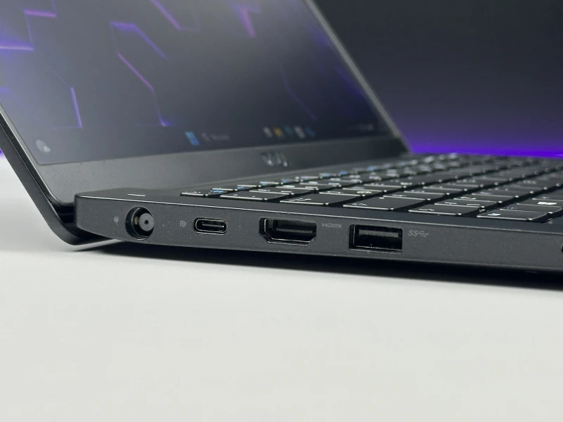 Dell Latitude 7390 z procesorem i5-7300U i Intel HD Graphics 620. Kompaktowy laptop biznesowy z modemem LTE do wygodnej pracy mobilnej.